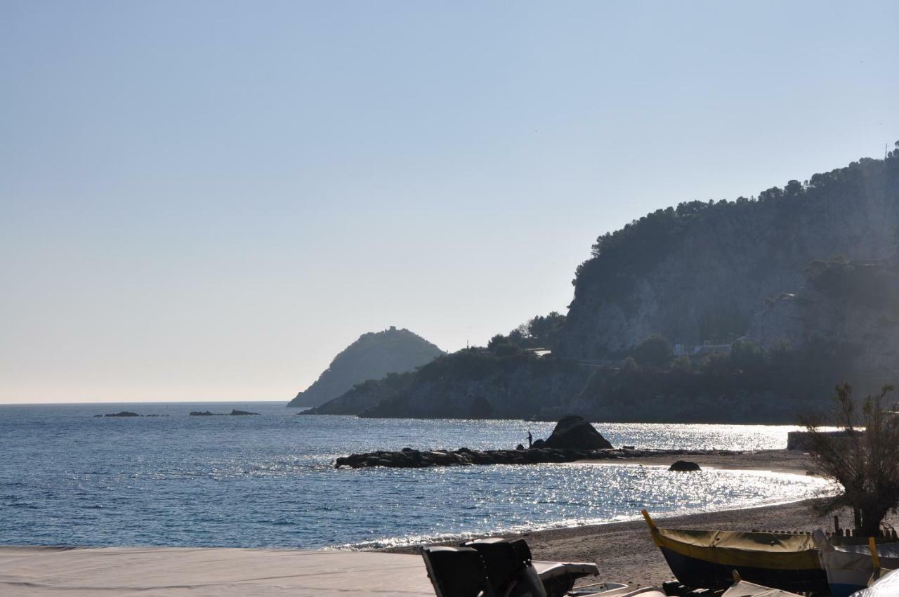 Una Spettacolare Vista Mare - Casa Con Jacuzzi 베르게지 외부 사진